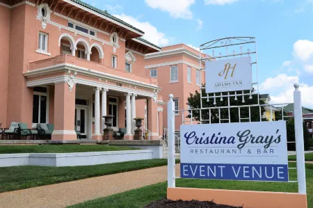 JH Adams Inn, Trademark Collection by Wyndham Отели рядом с достопримечательностью «High Point University»