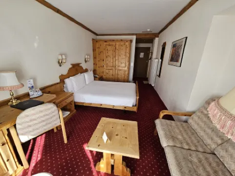 施維澤霍夫蓬特雷西納酒店