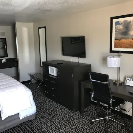 Days Inn by Wyndham Grove