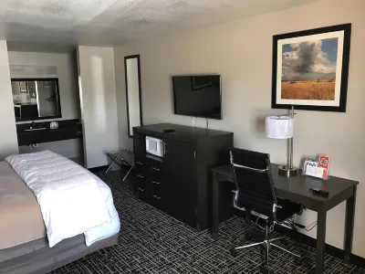 Days Inn by Wyndham Grove Hotels in Grove