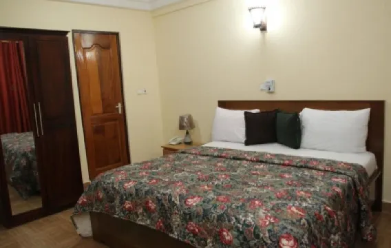 裏媽媽旅館 - 雅墨朗薩 酒店