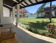 Balong Balong Surf Bungalows & Restaurant Hotels in Maluk