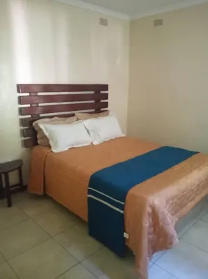 2 Bed Guesthouse in Mabelreign - 2012 Các khách sạn ở 