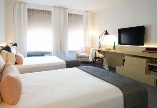 3. 앰배서더 시카고..