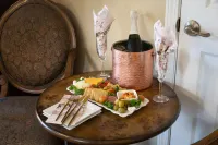 Bayfront Westcott House Bed & Breakfast - Breakfast