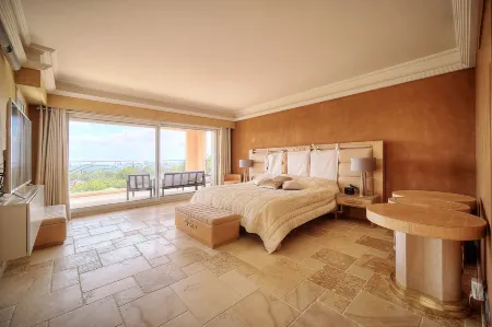 Havre de PAIX" 5 étoiles Prestige Jacuzzi, Hammam, Sauna, Piscine chauffée Mougins Cannes Grasse