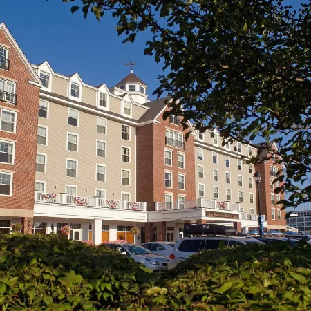 Salem Waterfront Hotel & Suites