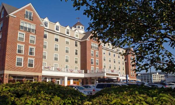 Salem Waterfront Hotel & Suites