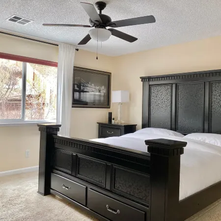 DT Reno - Classy Vacation Home w Backyard Patio
