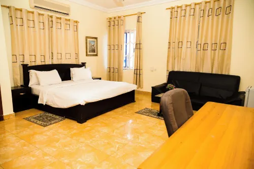 Hills Haven Hotel فنادق في Kwabenya