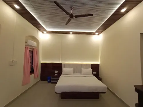 Laxmi Hotel, Matheran