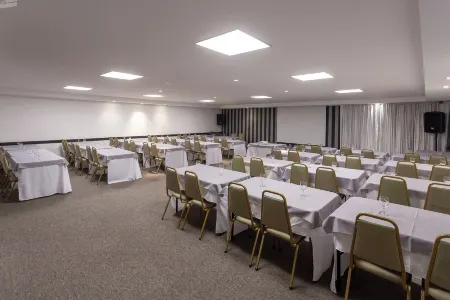 Roochelle Hotel by Nobile Отели рядом с достопримечательностью «Botanical Garden of Curitiba»