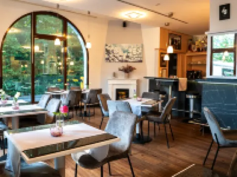 ホテル カスタニーンホフ エルディングのホテル