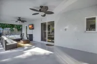 Boca Beauty - Stylish Home with Pool 3 Bedroom Home by RedAwning