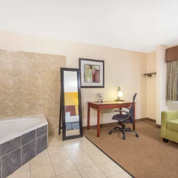 Baymont by Wyndham Dubuque