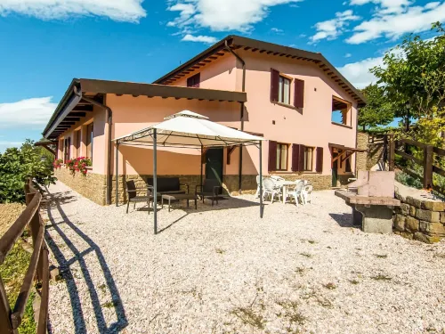 Farmhouse in Apecchio with Pool