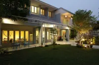 博安莫歐飯店 Studio Naenna Textiles Gallery附近的飯店