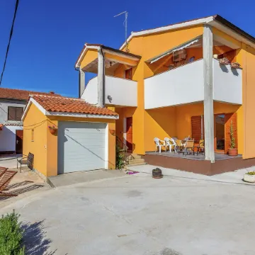 Detached House with Swimming Pool Near the Sea