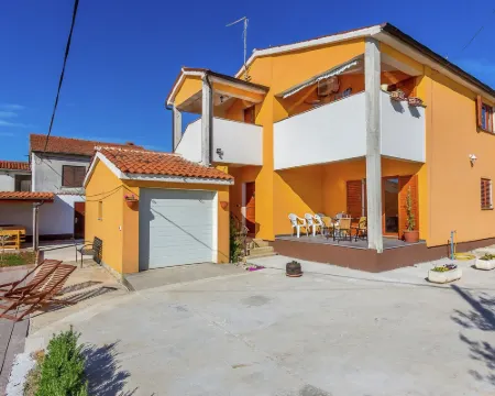 Detached House with Swimming Pool Near the Sea Hotels in Galizana