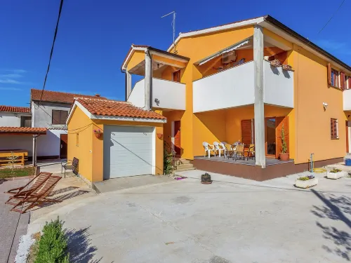 Detached House with Swimming Pool Near the Sea