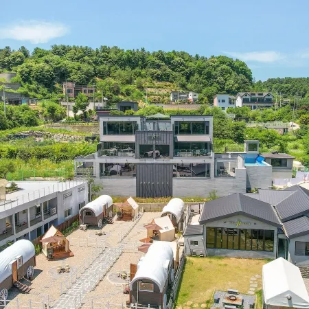 Gapyeong JH Poolvilla & Glamping