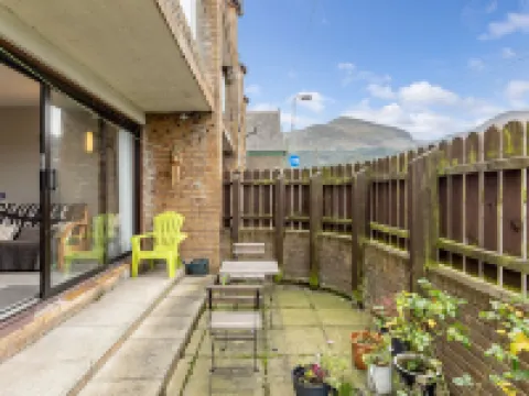 Central Apartment 3B Hotels in Newcastle