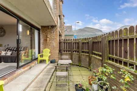 Central Apartment 3B