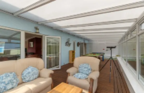 Sunningdale - Beach Side Cottage, Sea Views, Parking