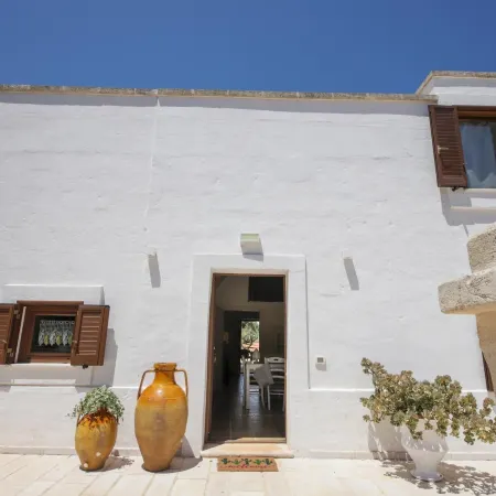 TD Villa Ricchiari Traditional Villa with Designer Pool