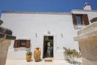 TD Villa Ricchiari Traditional Villa with Designer Pool