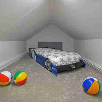 Cozy Cove Chapel Rooms