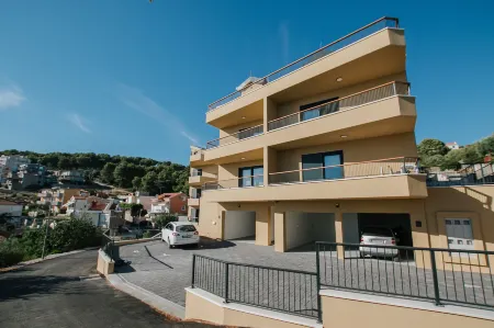 Oleander Urban Suites, High-Speed Internet, Beach at 250, Pet Friendly Отели в г. Трогир