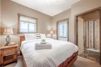 Trapper's Lodge - 4 Bd WGreat View, Private Hot Tub