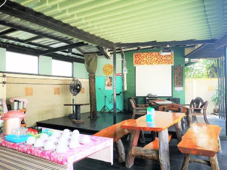 Huaisai Hotel Отели рядом с достопримечательностью «Wat Rong Saeng»