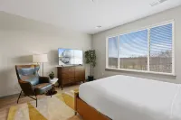 Placemakr 哥倫比亞的WhyHotel Lake Elkhorn Park附近的飯店