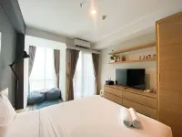 Simply Look and Warm Studio Room Tamansari Iswara Apartment Hotels in Rawalumbu