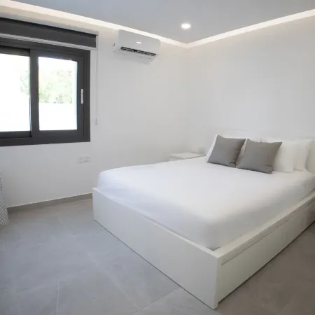 Phaedrus Living: Luxury Mackenzie Flat