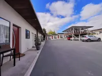 Altair Motel - parking