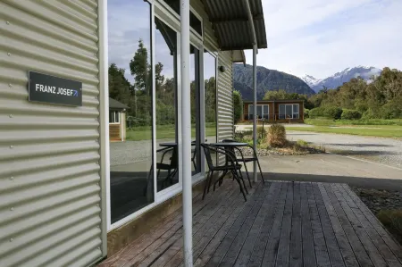 Franz Alpine Retreat Отели рядом с достопримечательностью «West Coast Wildlife Centre»
