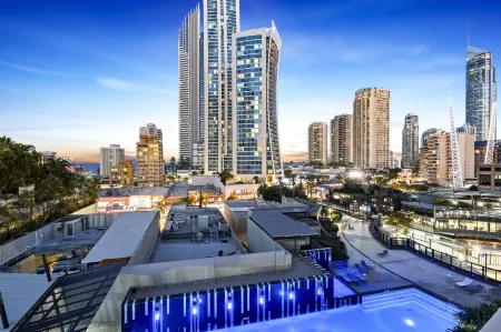 Circle on Cavill - Self Contained & Privately Managed Apartments - Wow Stay Отели рядом с достопримечательностью «Смотровая площадка Скайпойнт»