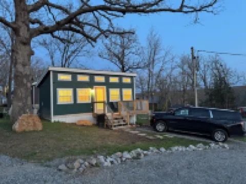 Justice- Book 1, 2 or 3 Cabins. Pet Friendly for a fee. Lake View