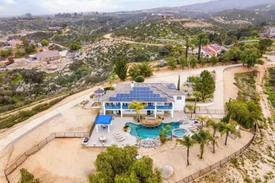 Le Grand Bleu by AvantStay Luxury Hilltop Estate