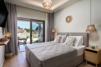 Phos Elegant Residences by Konnect, 400m to the Beach Hotel di Dassia
