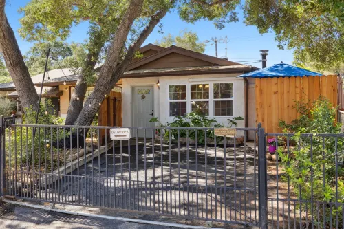 Casa Esquina: Cozy Studio in the Ojai Valley's “Mo Town”