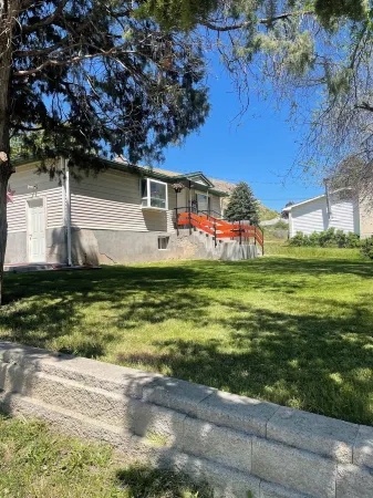 The Hitching Post Corrals come relax family friendly stay!!! Near Lava