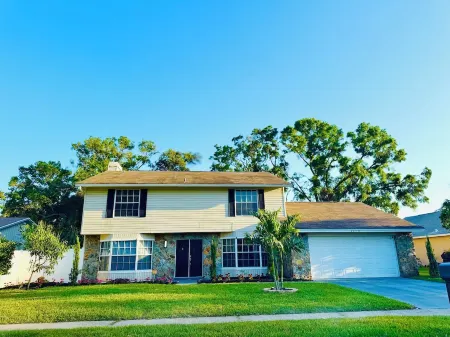 Tampa Luxury 5BR Estate with Pool + Golf Views