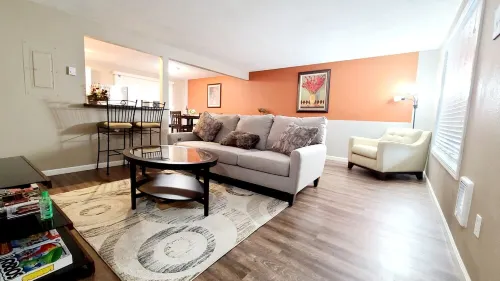 2 Levels 2 Bedrooms with Office Spaces
