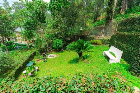 T Cherry Villa by le Montfort