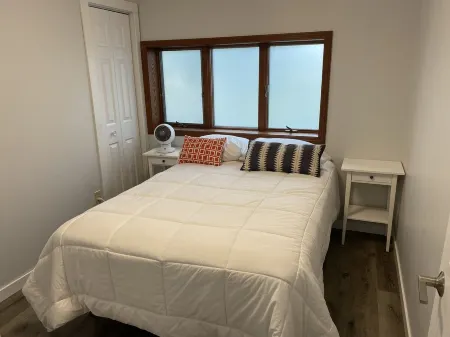 Private apt. that easily sleeps six (8 possible) close to Golf, Skiing, Beach