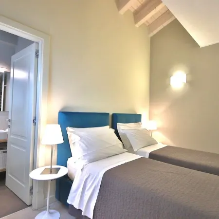 LISZT HOME by KlabHouse-modern 3BR Lakefront w/Terrace & AC